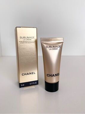 Hold  CHANEL anti aging cream Sublimage La Crème